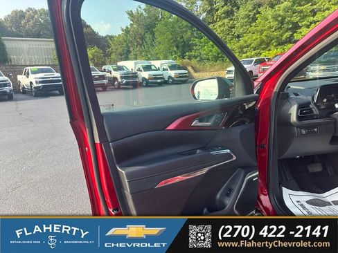Used 2026 Chevrolet Traverse RS w/ LPO, Floor Liner Package AWD/4WD image 8