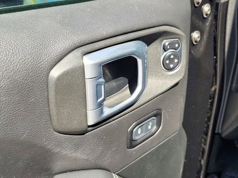 Used 2020 Jeep Gladiator Overland image 23