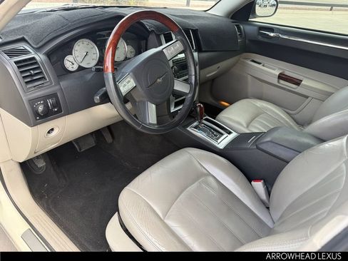 Used 2005 Chrysler 300 C w/ Protection Group II image 13