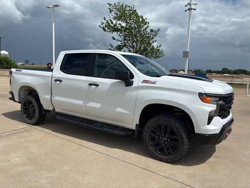 Used 2022 Chevrolet Silverado 1500 Custom Trail Boss w/ LPO, Dark Essentials Package image 5