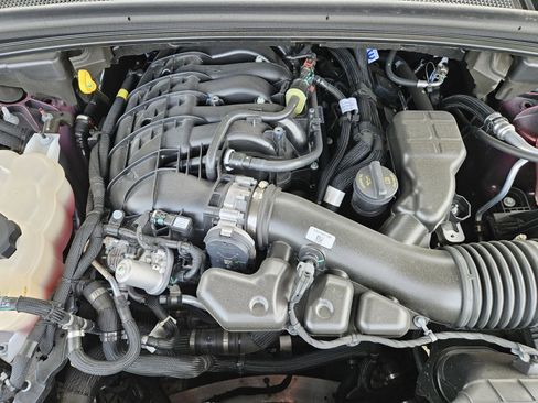 Used 2025 Jeep Grand Cherokee Laredo X w/ Luxury Tech Group I image 31