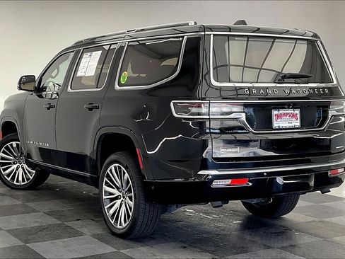 Used 2023 Jeep Grand Wagoneer Series III image 10