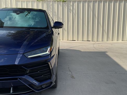 Used 2019 Lamborghini Urus AWD/4WD image 11