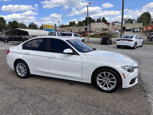 Used 2018 BMW 320i Sedan RWD image 4