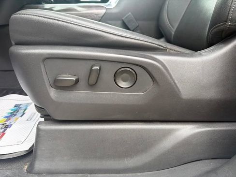 Used 2024 Chevrolet Silverado 2500 LTZ w/ LTZ Convenience Package AWD/4WD image 16