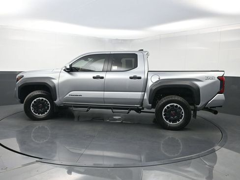 Used 2024 Toyota Tacoma TRD Off-Road AWD/4WD image 39