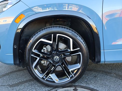 Certified 2025 Volkswagen Tiguan SEL R-Line AWD/4WD image 11
