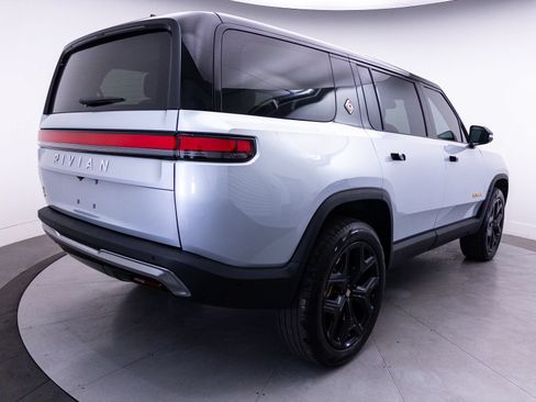 Used 2024 Rivian R1S Adventure AWD/4WD image 17