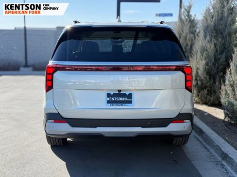 Used 2025 Kia Carnival EX image 7