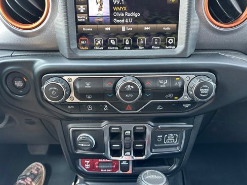 Used 2023 Jeep Gladiator Mojave w/ Trailer Tow Package AWD/4WD image 34