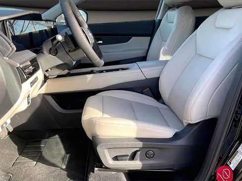 Certified 2025 Nissan Murano SV image 23