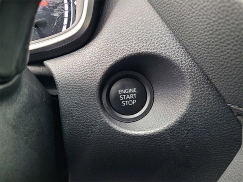 Certified 2025 Toyota Corolla Cross XLE image 19