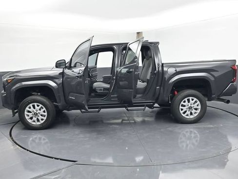 Used 2025 Toyota Tacoma SR5 AWD/4WD image 48