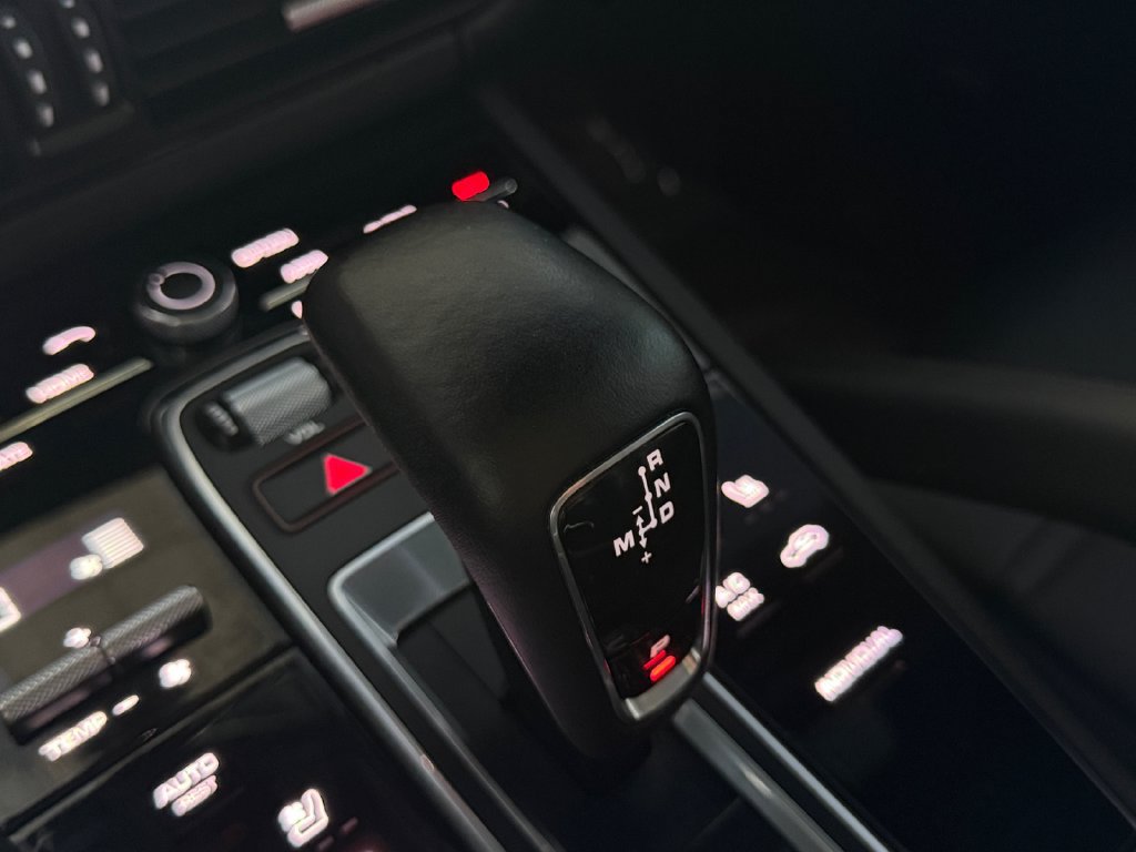 Used 2022 Porsche Cayenne AWD/4WD image 15