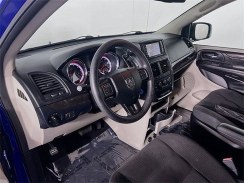 Used 2019 Dodge Grand Caravan SE w/ UConnect Hands-Free Group image 10