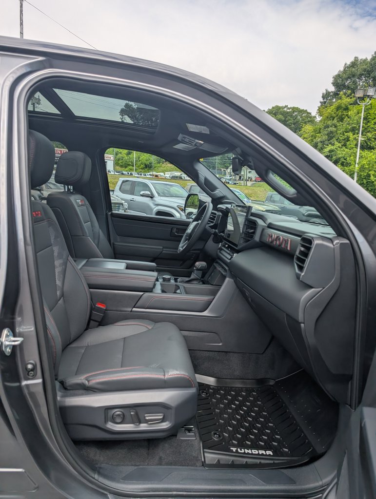 Used 2026 Toyota Tundra Limited AWD/4WD image 19