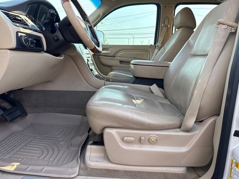 Used 2012 Cadillac Escalade ESV Luxury AWD/4WD image 29