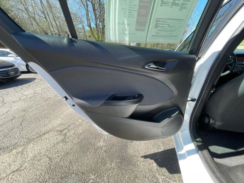 Used 2018 Chevrolet Cruze LT FWD image 19