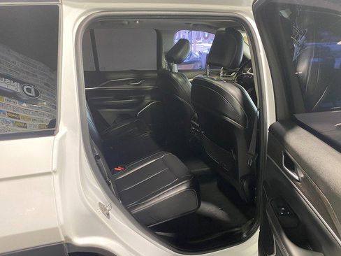 Used 2022 Jeep Grand Cherokee Limited image 14