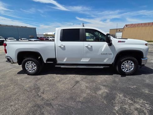Used 2023 Chevrolet Silverado 2500 LT w/ Convenience Package AWD/4WD image 2