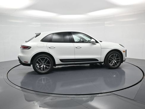 Certified 2026 Porsche Macan AWD/4WD image 31