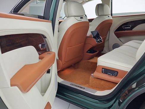 New 2025 Bentley Bentayga Extended Wheelbase image 45