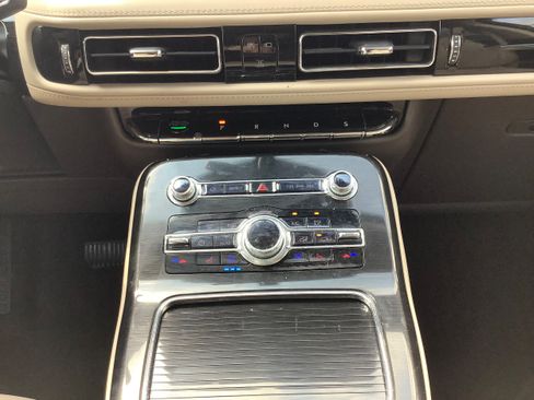 Used 2023 Lincoln Nautilus Reserve w/ Equipment Group 201A AWD/4WD image 11