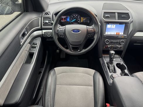 Used 2017 Ford Explorer XLT w/ Equipment Group 202A image 17
