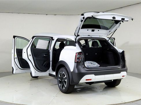 Used 2025 Nissan Kicks SV image 11