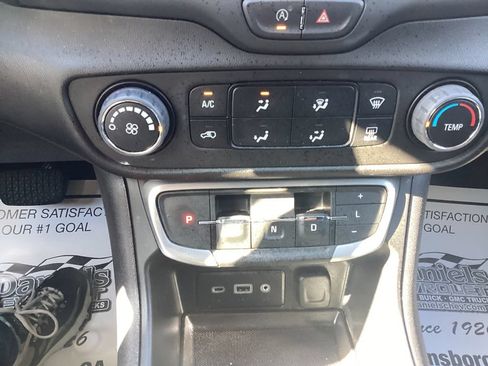 Used 2024 GMC Terrain SLE FWD image 26