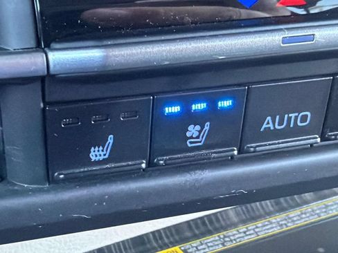 Certified 2021 Toyota Sienna Platinum FWD image 21