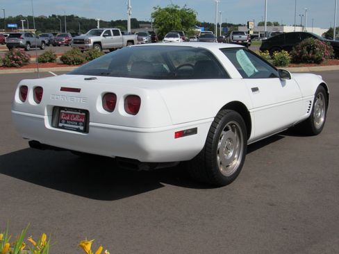 Used 1996 Chevrolet Corvette Coupe RWD image 6