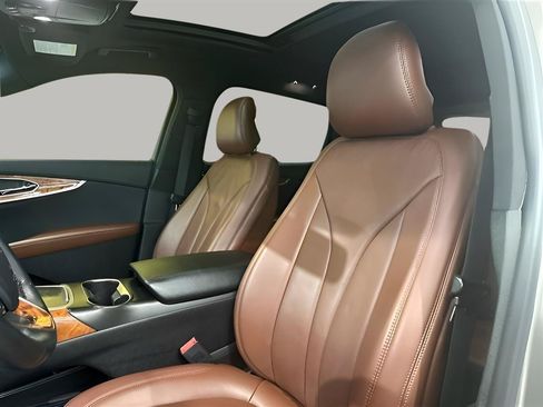 Used 2017 Lincoln MKX Reserve FWD image 12