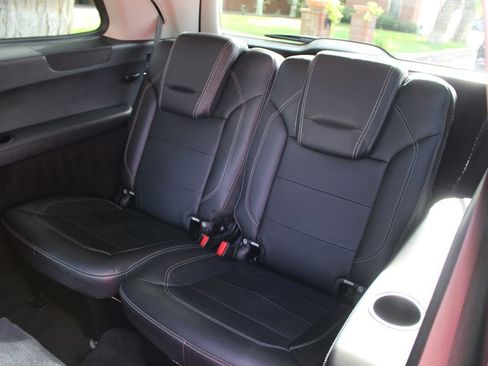 Used 2015 Mercedes-Benz GL 550 4MATIC image 16