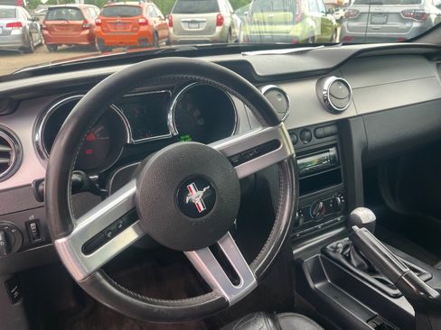 Used 2006 Ford Mustang Convertible RWD image 12