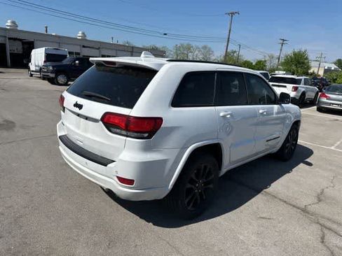 Used 2018 Jeep Grand Cherokee Altitude AWD/4WD image 19