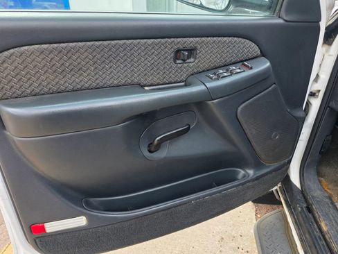 Used 2002 Chevrolet Avalanche 2500 image 9