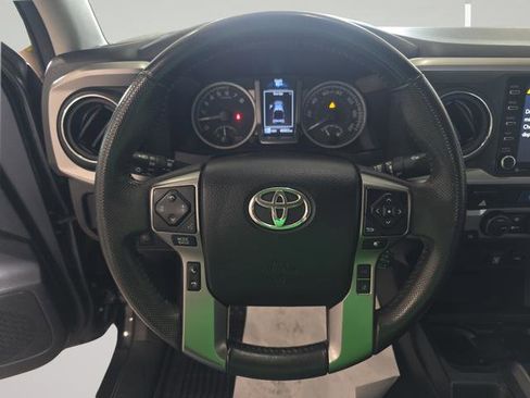 Used 2022 Toyota Tacoma SR5 AWD/4WD image 12