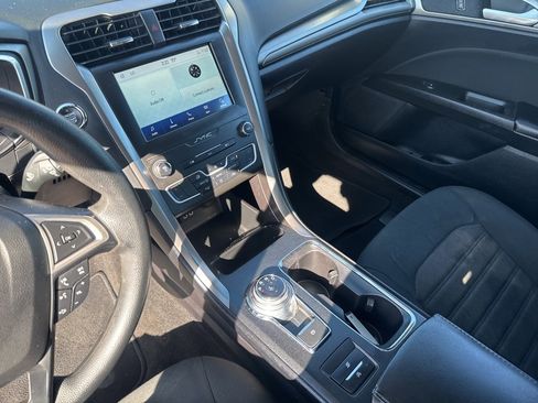 Used 2020 Ford Fusion SE image 16