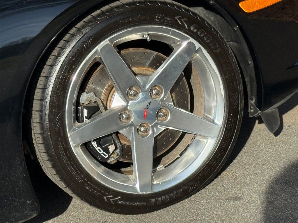 Used 2006 Chevrolet Corvette Convertible w/ Preferred Equipment Group RWD image 24