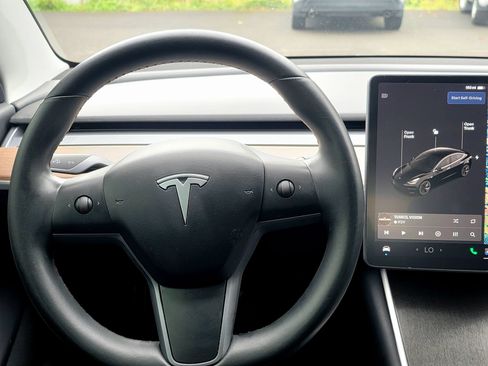 Used 2018 Tesla Model 3 Long Range AWD/4WD image 25