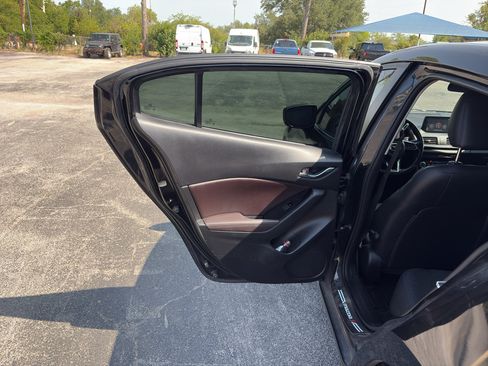 Used 2018 MAZDA MAZDA3 Grand Touring FWD image 13