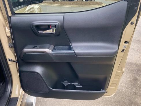 Used 2018 Toyota Tacoma TRD Sport image 37