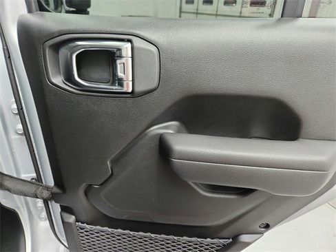 Used 2024 Jeep Wrangler Unlimited Rubicon w/ Technology Group image 32