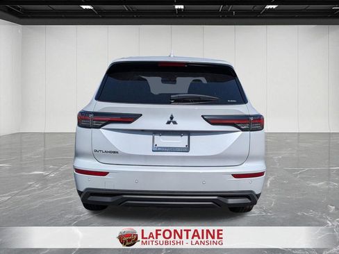 New 2026 Mitsubishi Outlander ES image 4