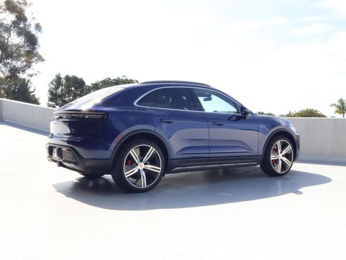 New 2025 Porsche Macan 4S Electric AWD/4WD image 8