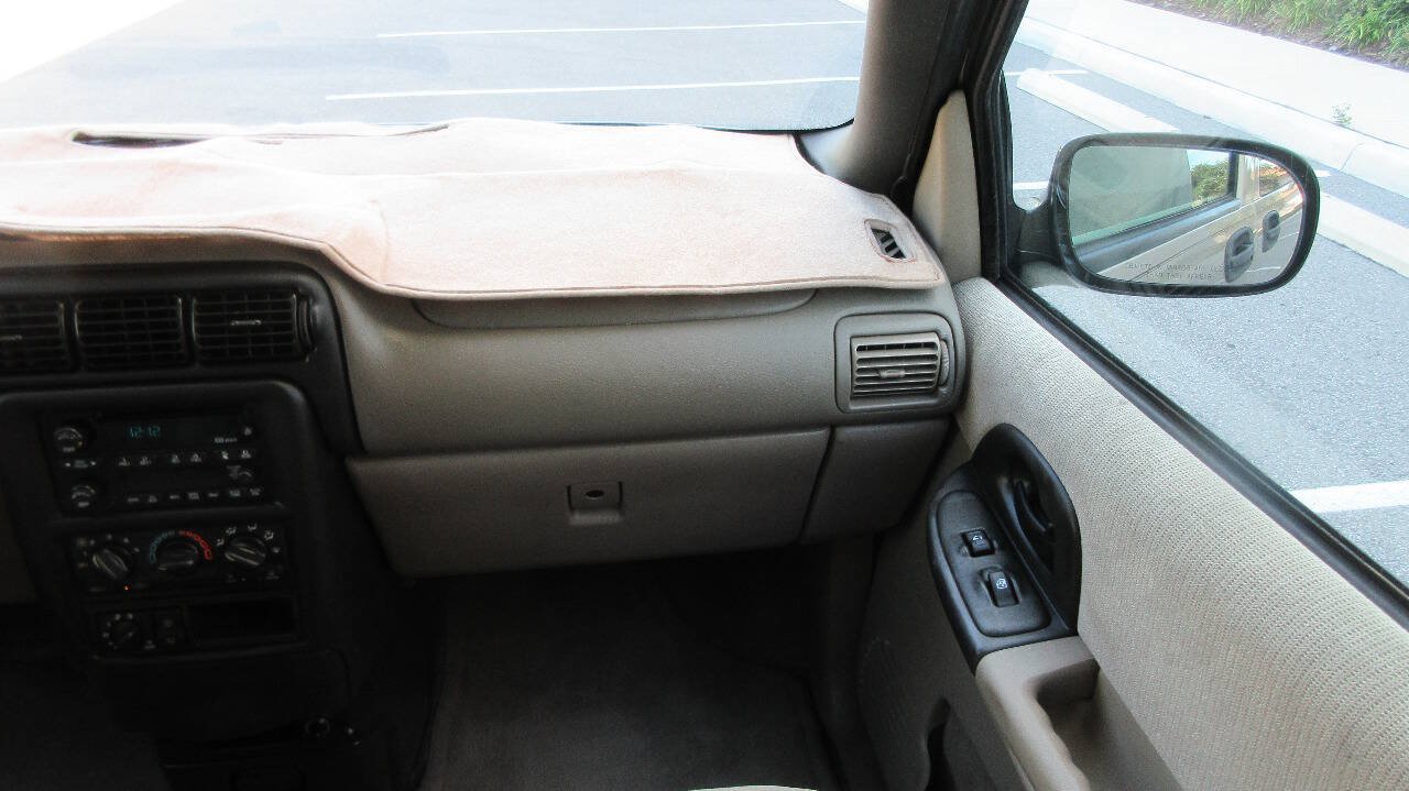 Used 2002 Chevrolet Venture Plus FWD image 34