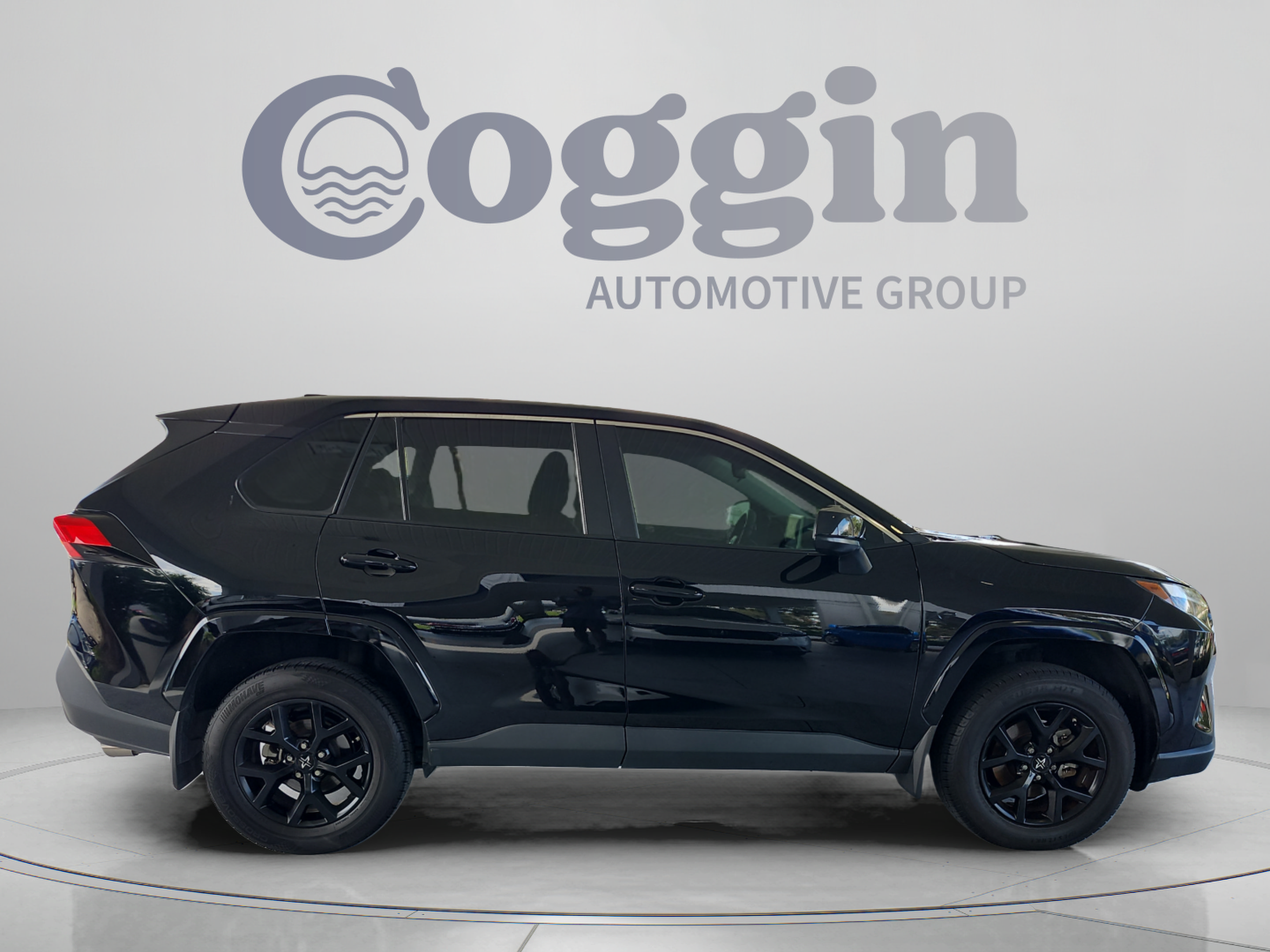 Used 2025 Toyota RAV4 LE FWD image 6