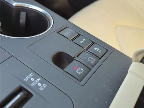 Used 2024 Toyota Highlander XLE image 22