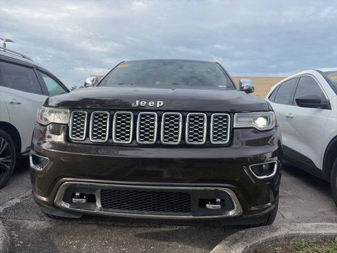 Used 2017 Jeep Grand Cherokee Overland AWD/4WD image 4
